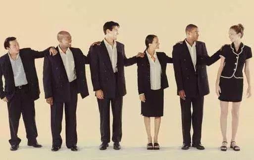 职场：要么出众，要么出局！