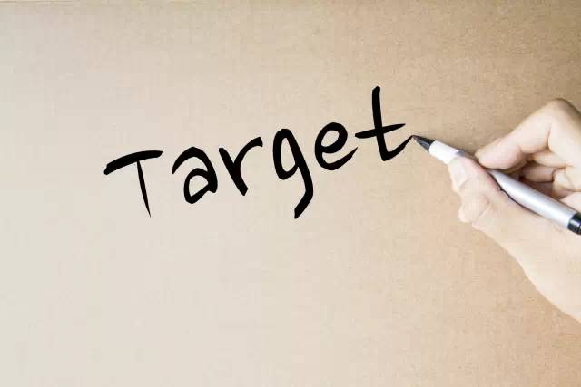 职场：要么出众，要么出局！