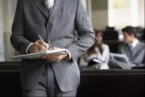 职场：要么出众，要么出局！