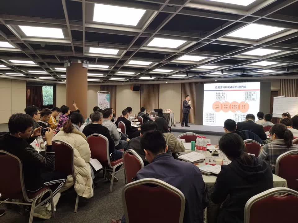 李成林为中智光华总裁班提供《创新营销》课程