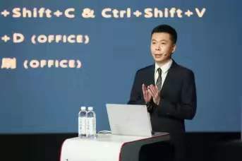  周刚在格局屏天下直播《让你的PPT焕然一新》