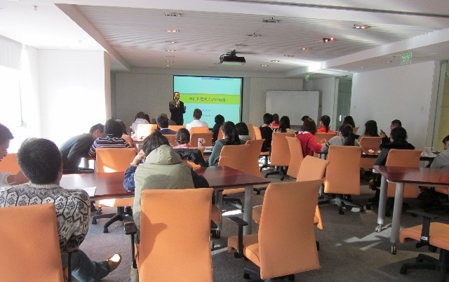 李成林给欧普照明分享《营销思维训练》课程