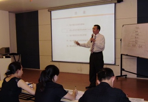 李成林给欧蒙分享《大客户销售及谈判技巧》课