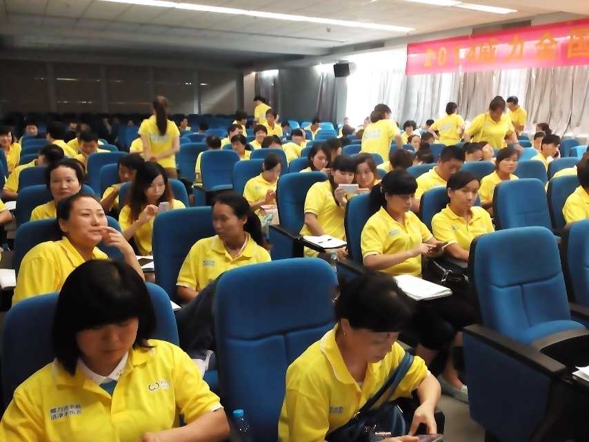李成林为威力洗衣机分享《门店用脑销售》课程