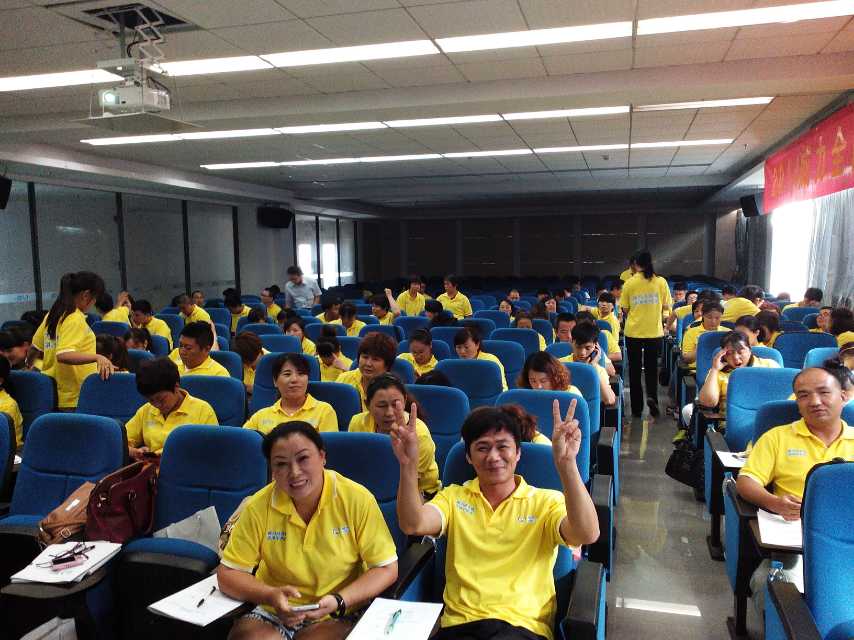 李成林为威力洗衣机分享《门店用脑销售》课程