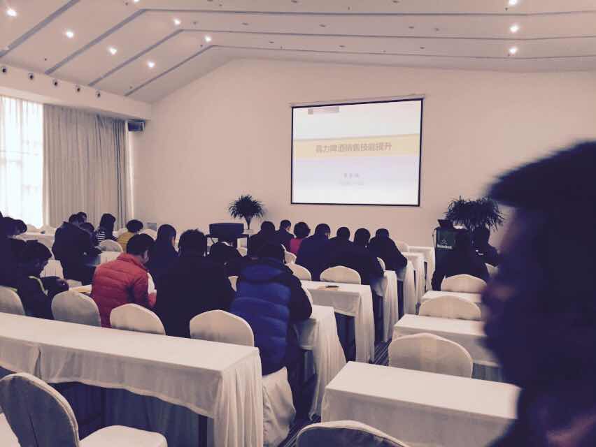 李成林给喜力啤酒讲《销售技能提升》课程