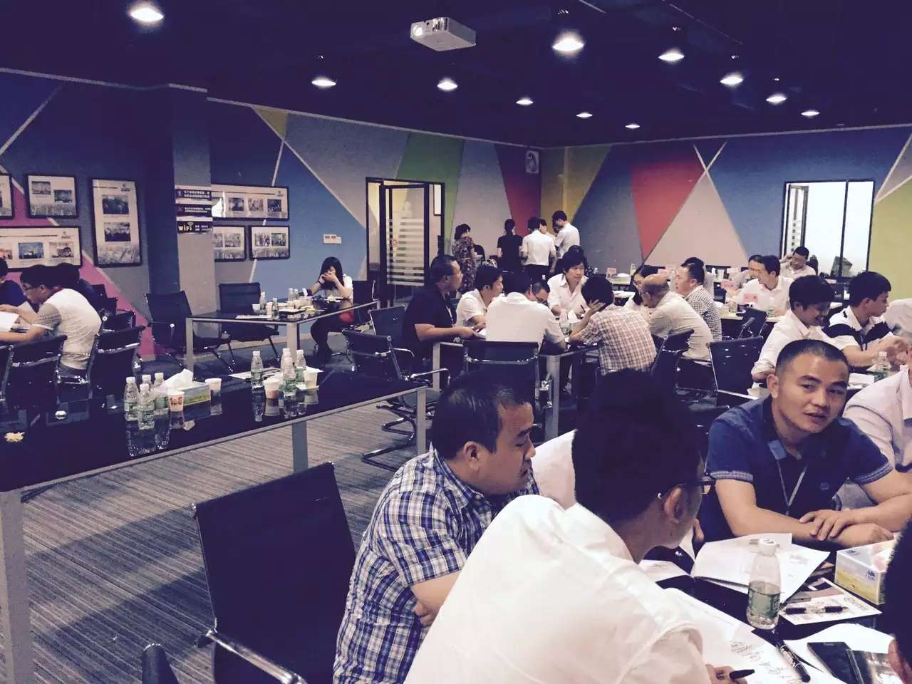 李成林给屏荣集团讲《创新行销》课程