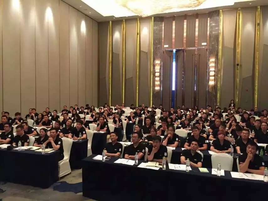 李成林给德国特里陶窗纱讲《经销商加油站》课