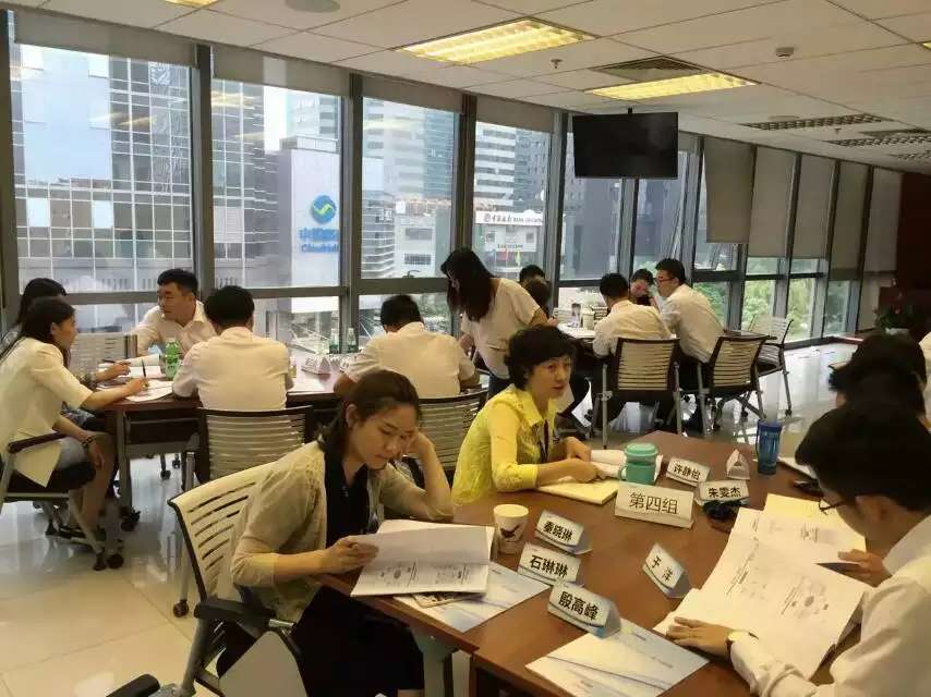 李成林给中债资信评估公司讲授《新产品上市》