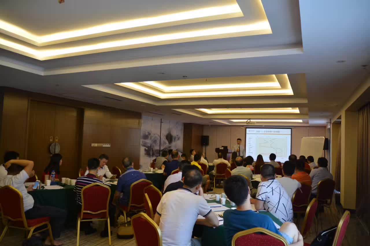 李成林给东莞总裁班讲《市场开发与创新》课程