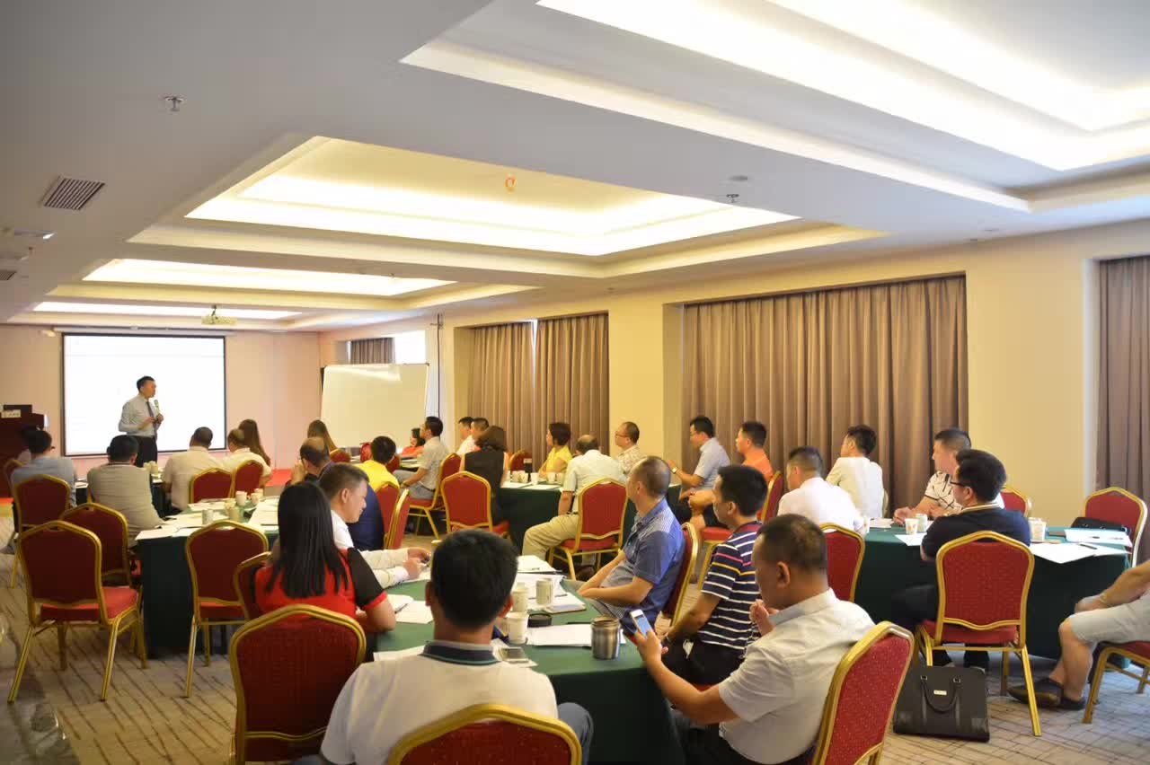 李成林给东莞总裁班讲《市场开发与创新》课程