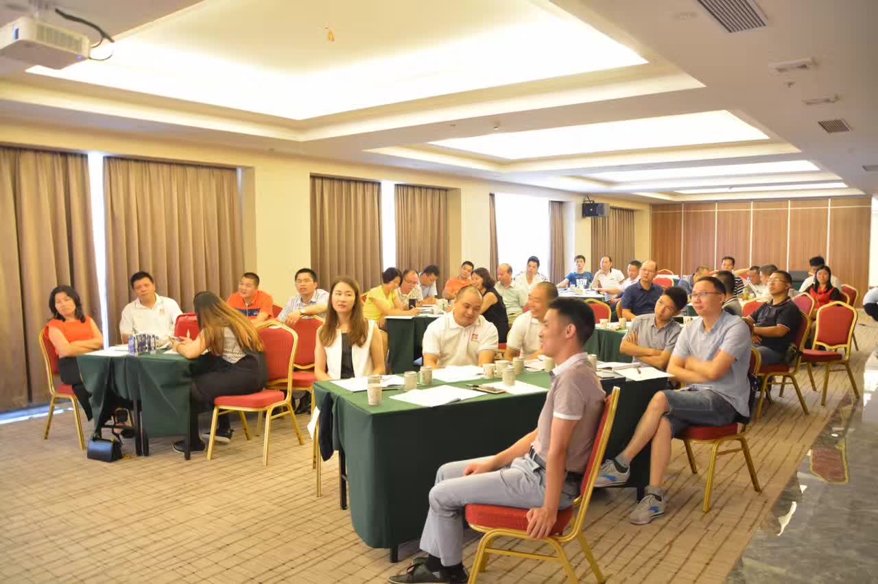 李成林给东莞总裁班讲《市场开发与创新》课程