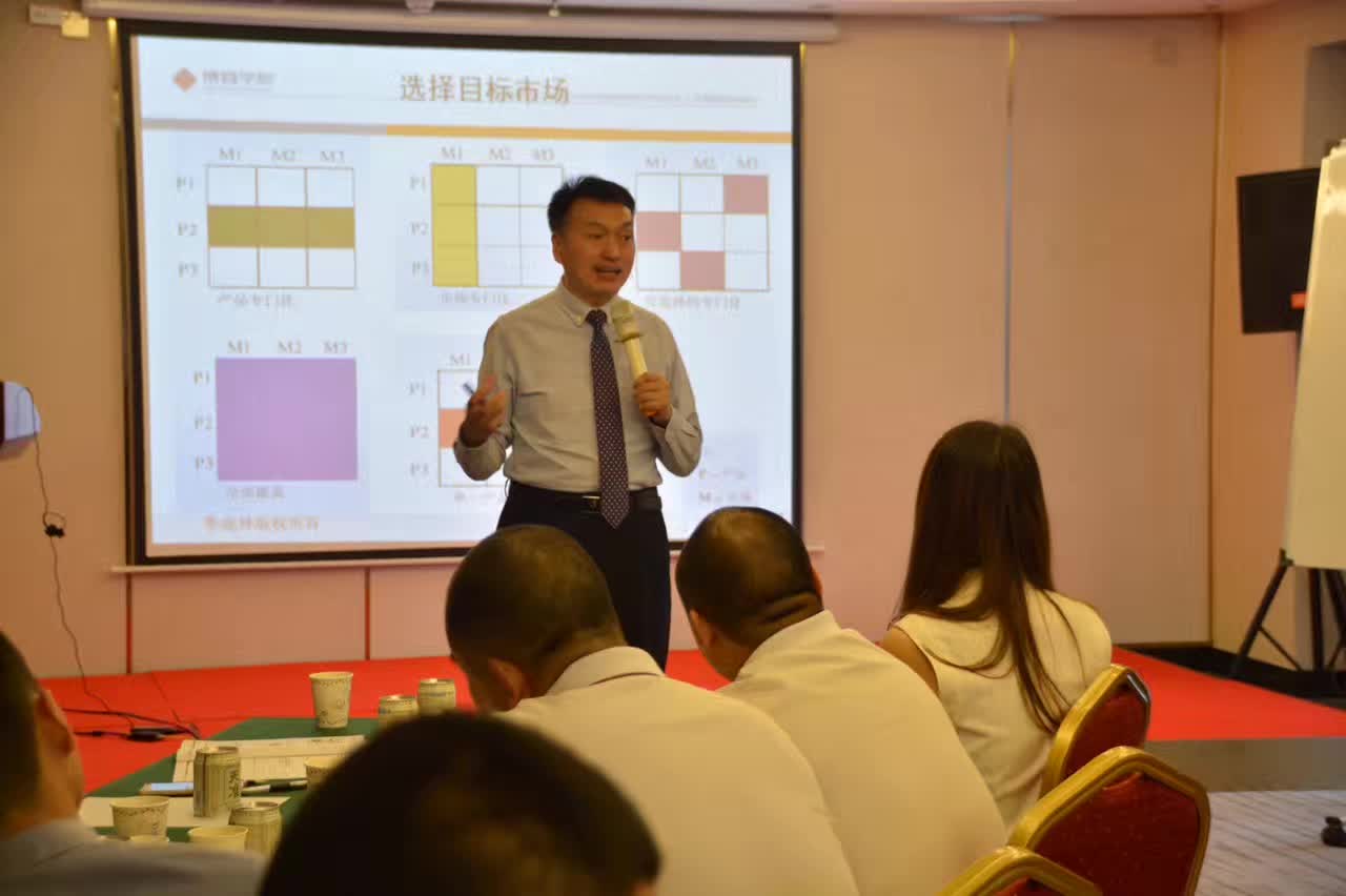李成林给东莞总裁班讲《市场开发与创新》课程
