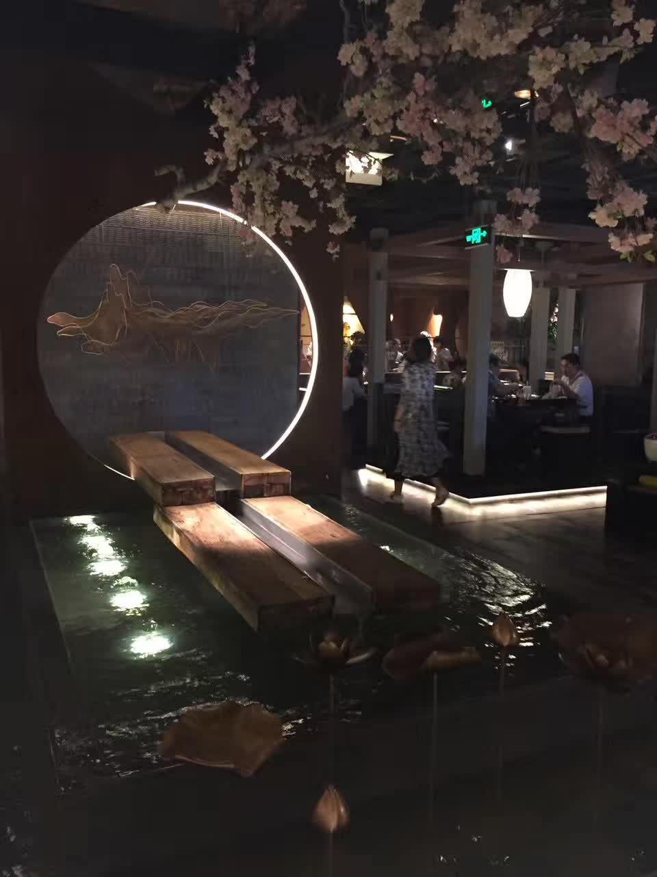 李成林给呷哺呷哺讲《商务谈判》课程