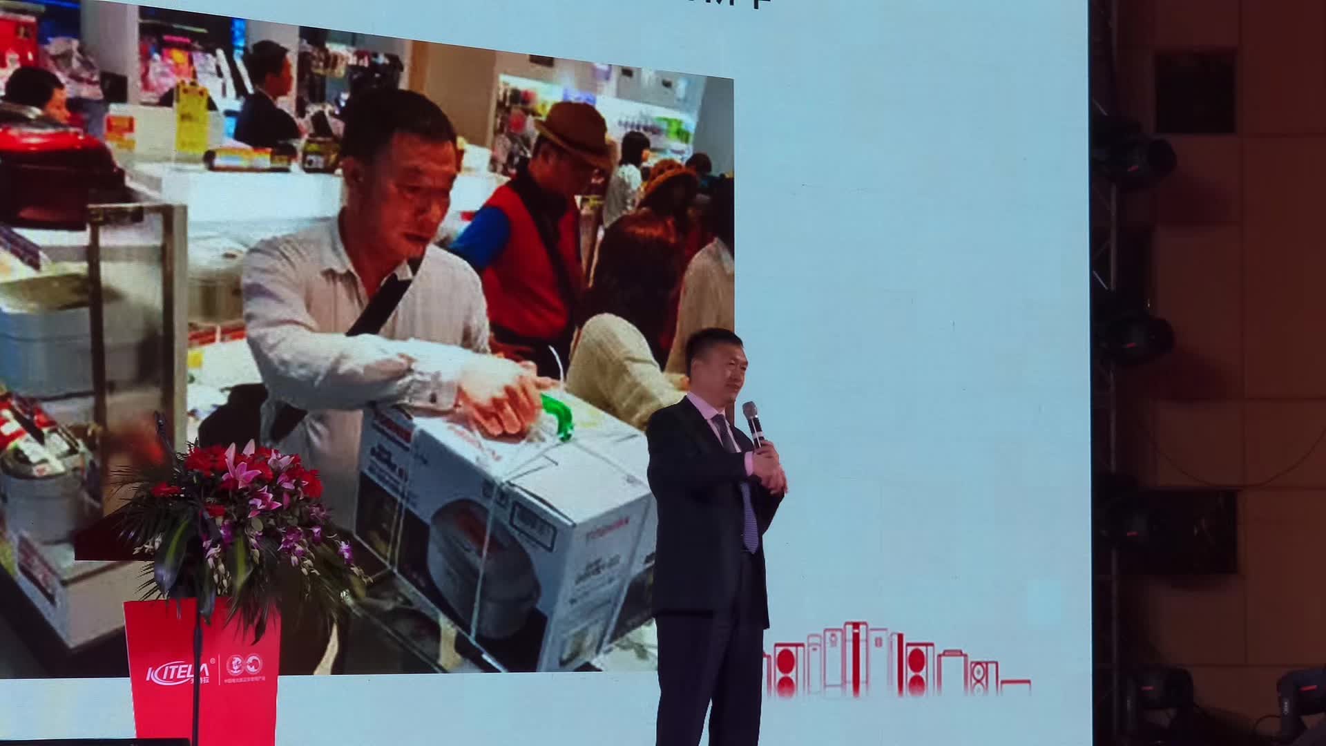 李成林给纽恩泰讲《品牌经营和门店管理》课程