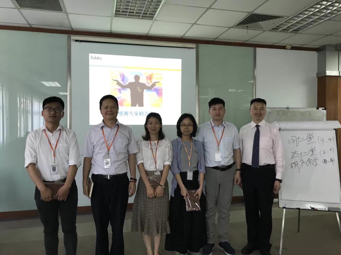 李成林给荷兰特恩驰讲《用脑销售》课程