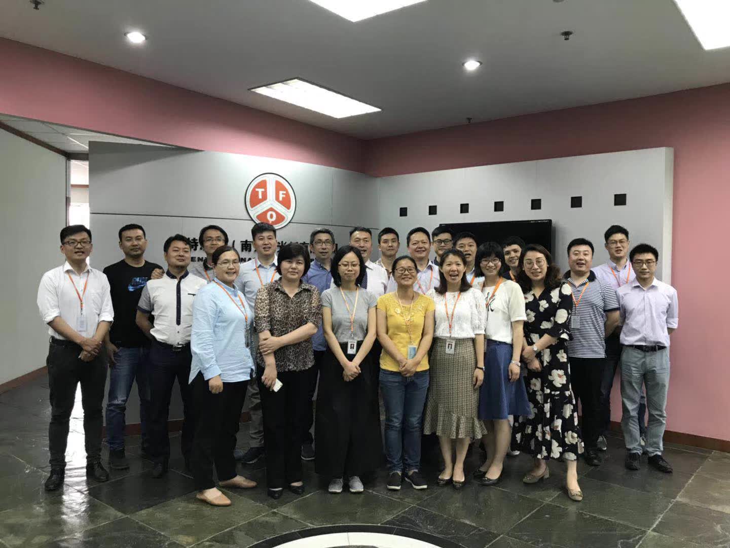 李成林给荷兰特恩驰讲《用脑销售》课程