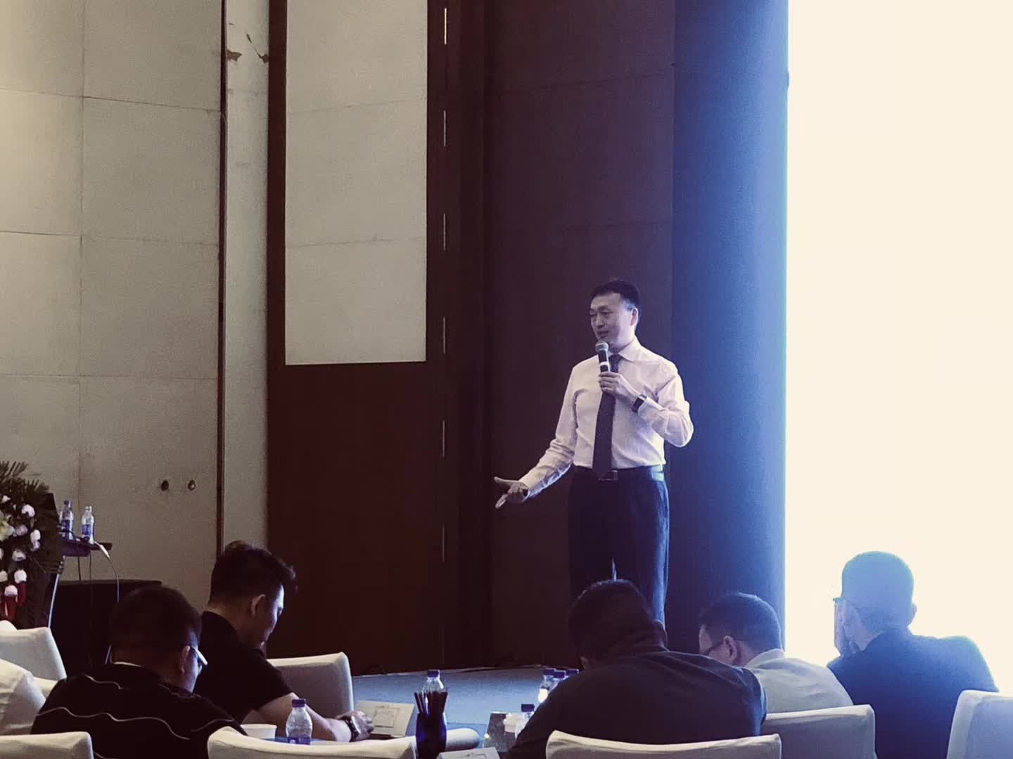  李成林给飞鹤乳业讲《营销创新》课程