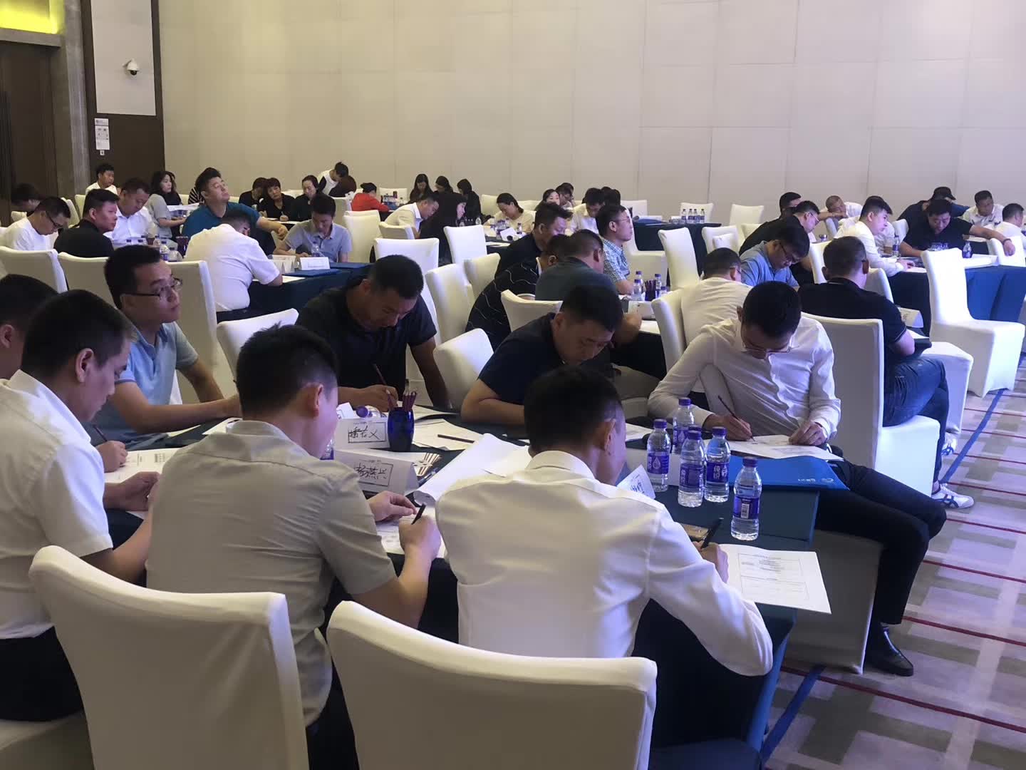  李成林给飞鹤乳业讲《营销创新》课程