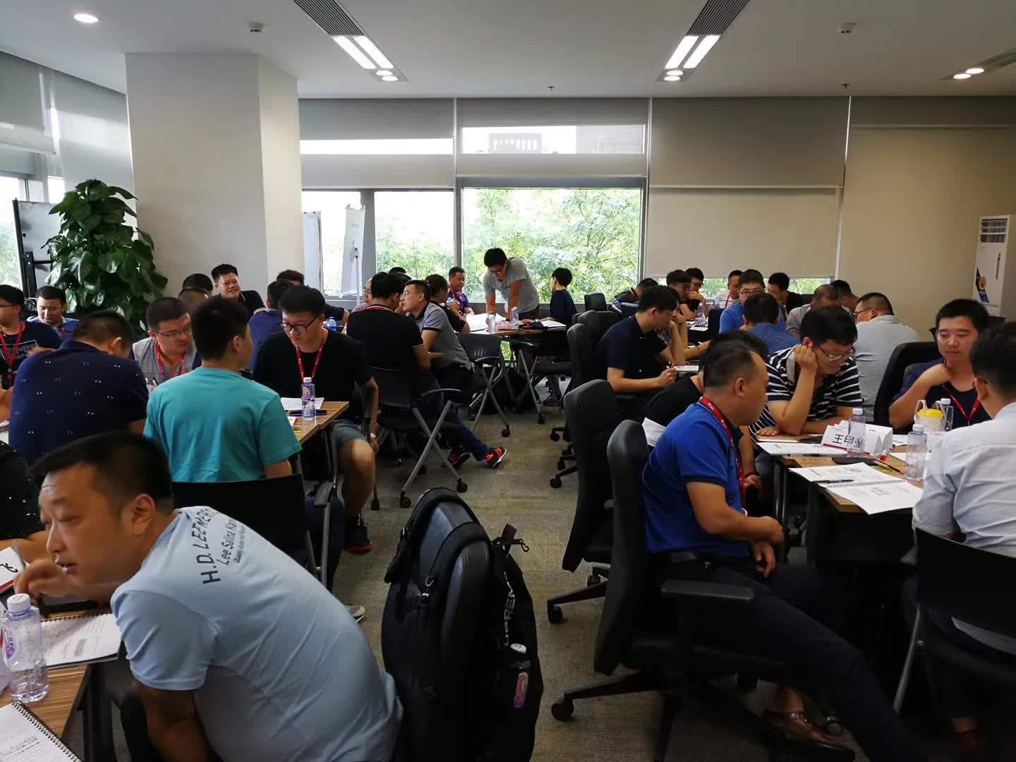 李成林给京东集团讲加盟商代理管理与店面运营