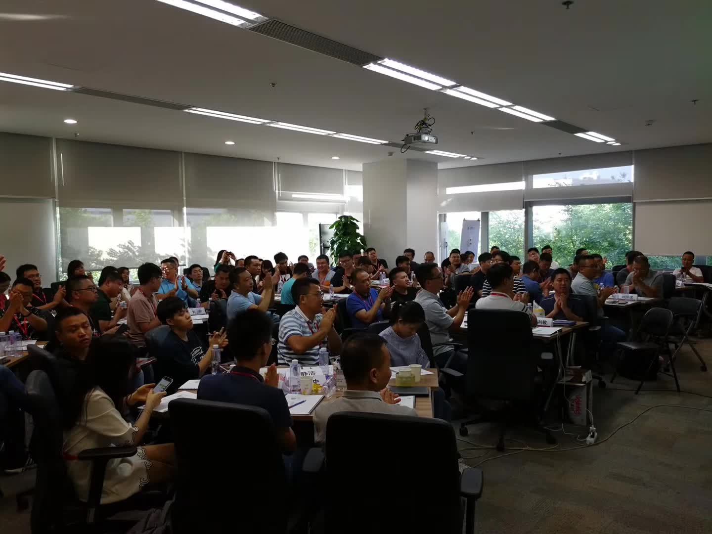 李成林给京东集团讲加盟商代理管理与店面运营