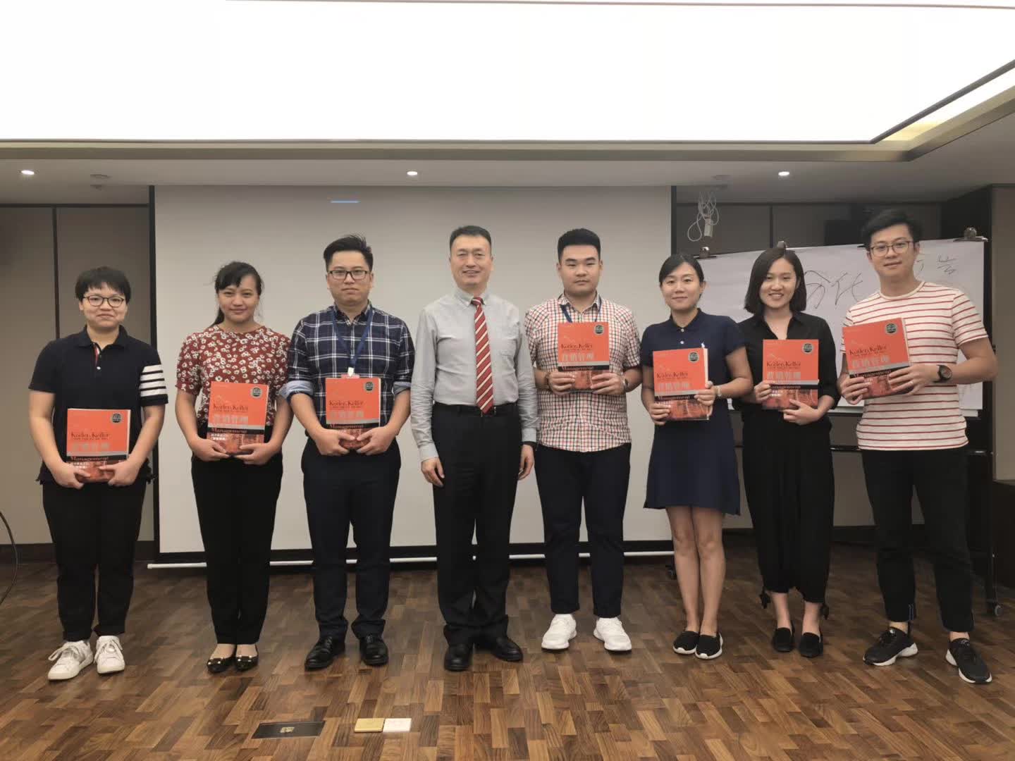 李成林给上海招商信讲《创新营销》课程