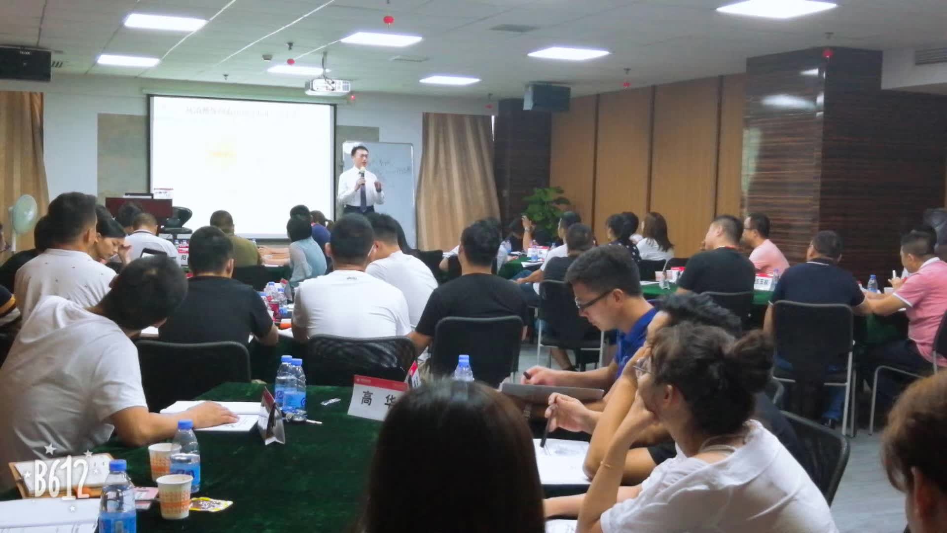 李成林为博商研究院长沙班讲市场开拓和营销创