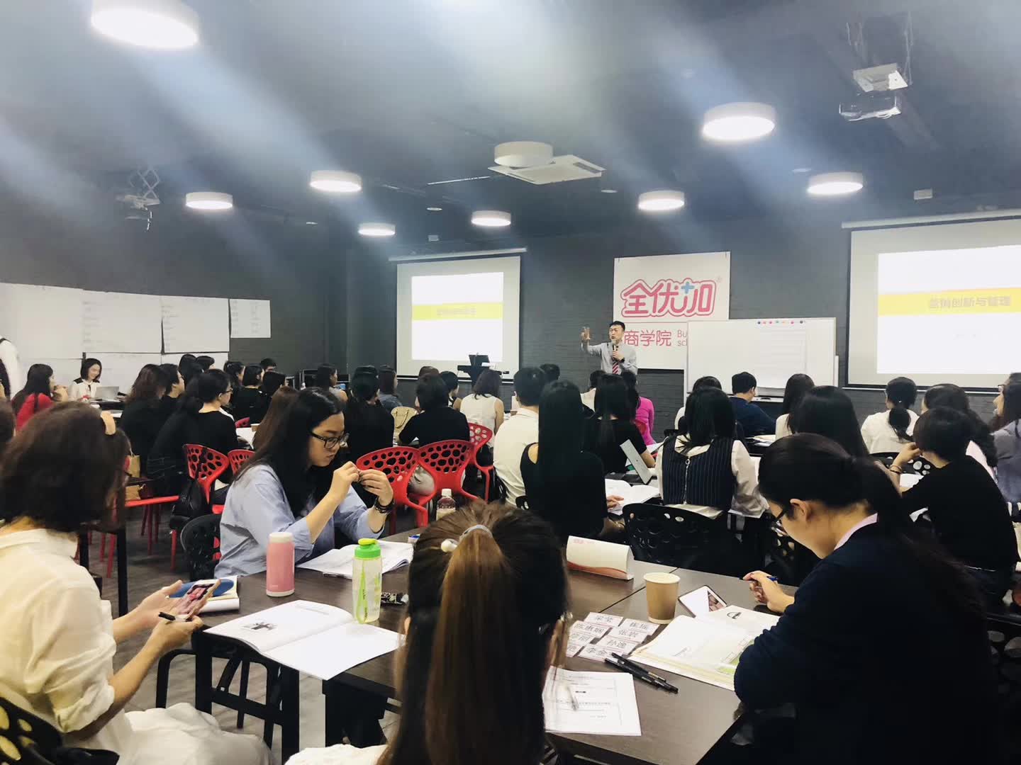 李成林给早教机构全优加讲营销创新与管理