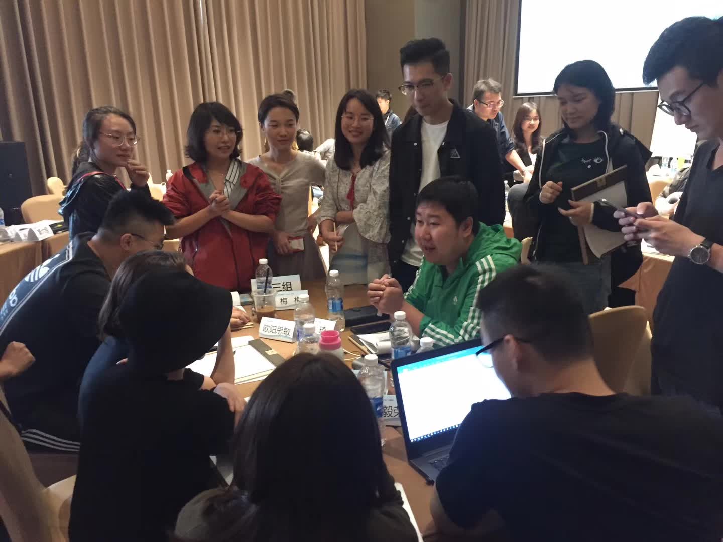 李成林给汽车之家进行第二期《商务谈判》课程