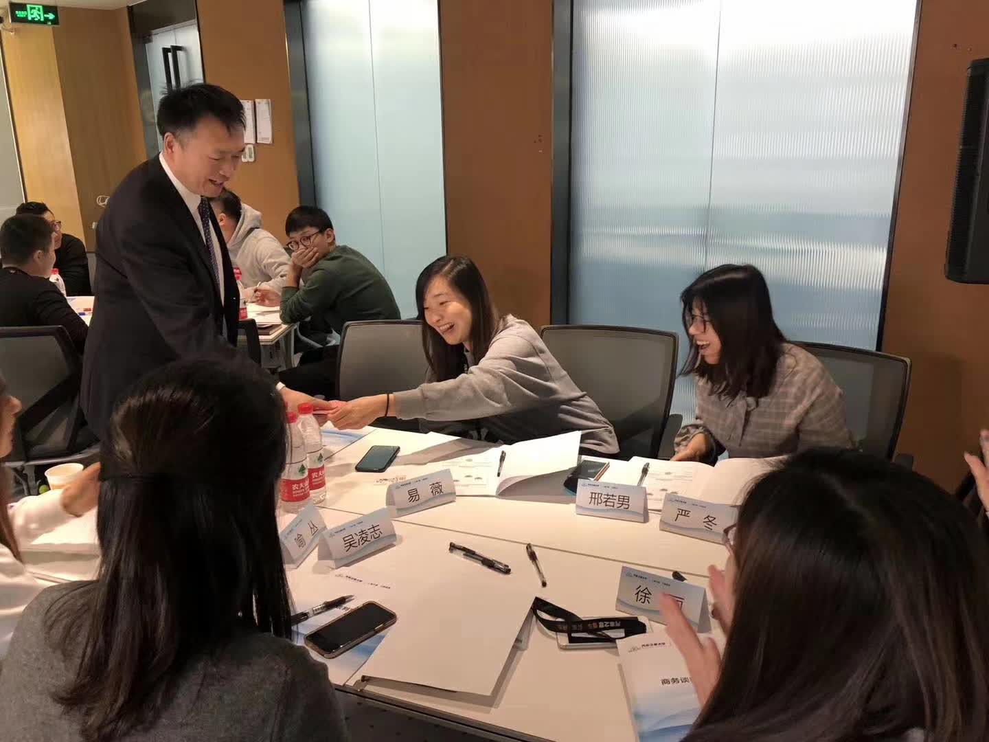 李成林给汽车之家讲第三期《商务谈判》课程