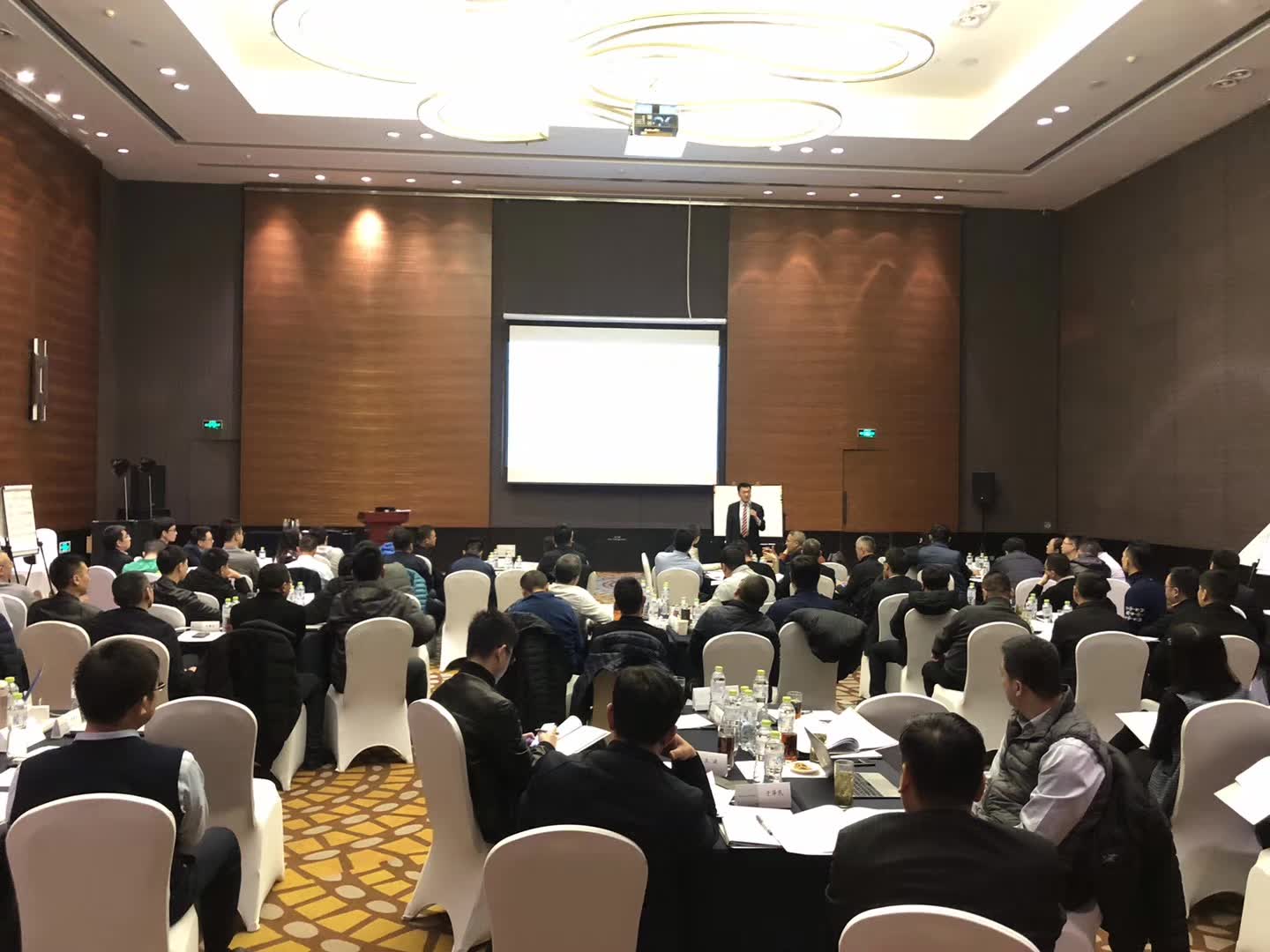 李成林给海信集团讲《创新营销》课程