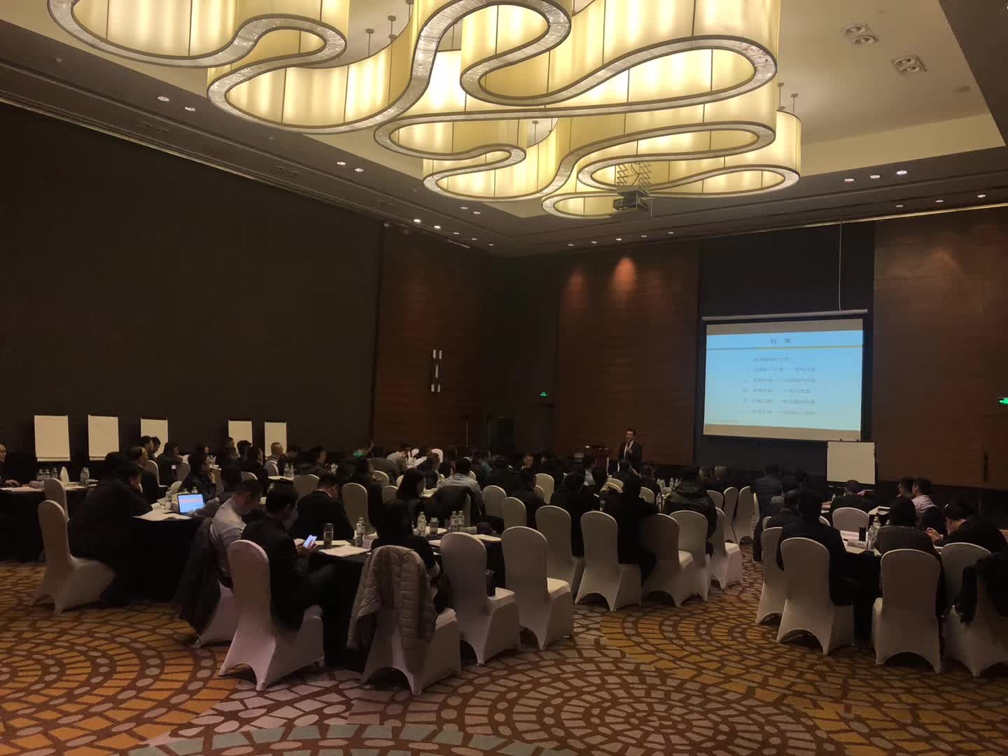 李成林给海信集团讲《创新营销》课程