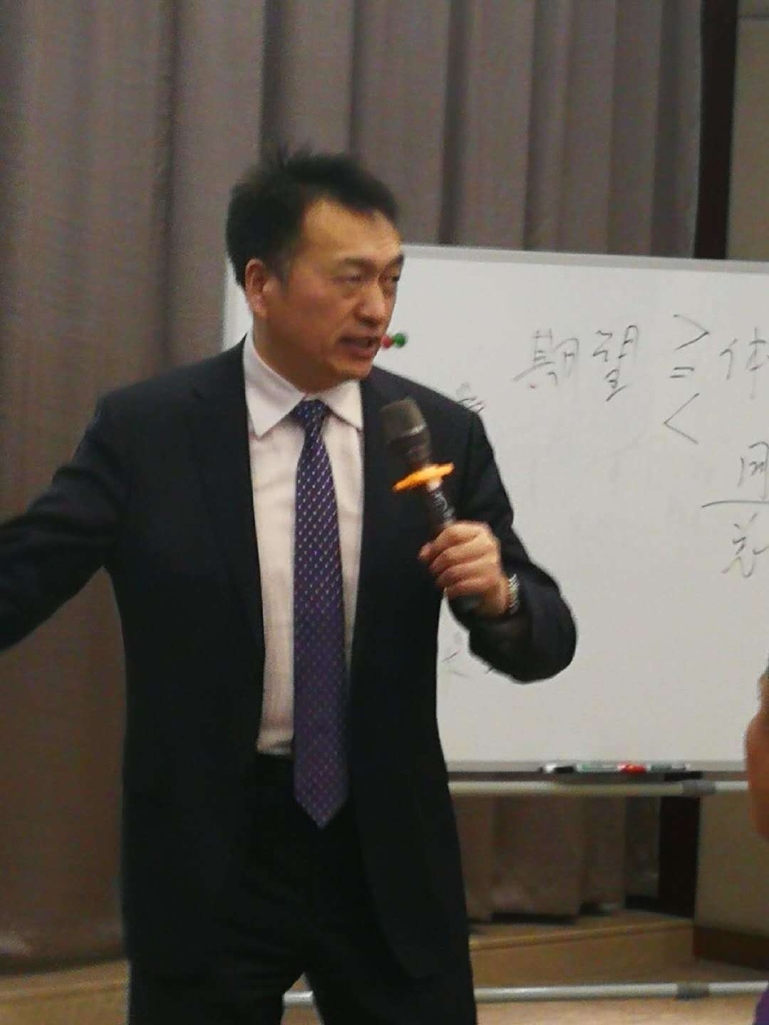 李成林给山东大学总裁班讲《创新营销》课程