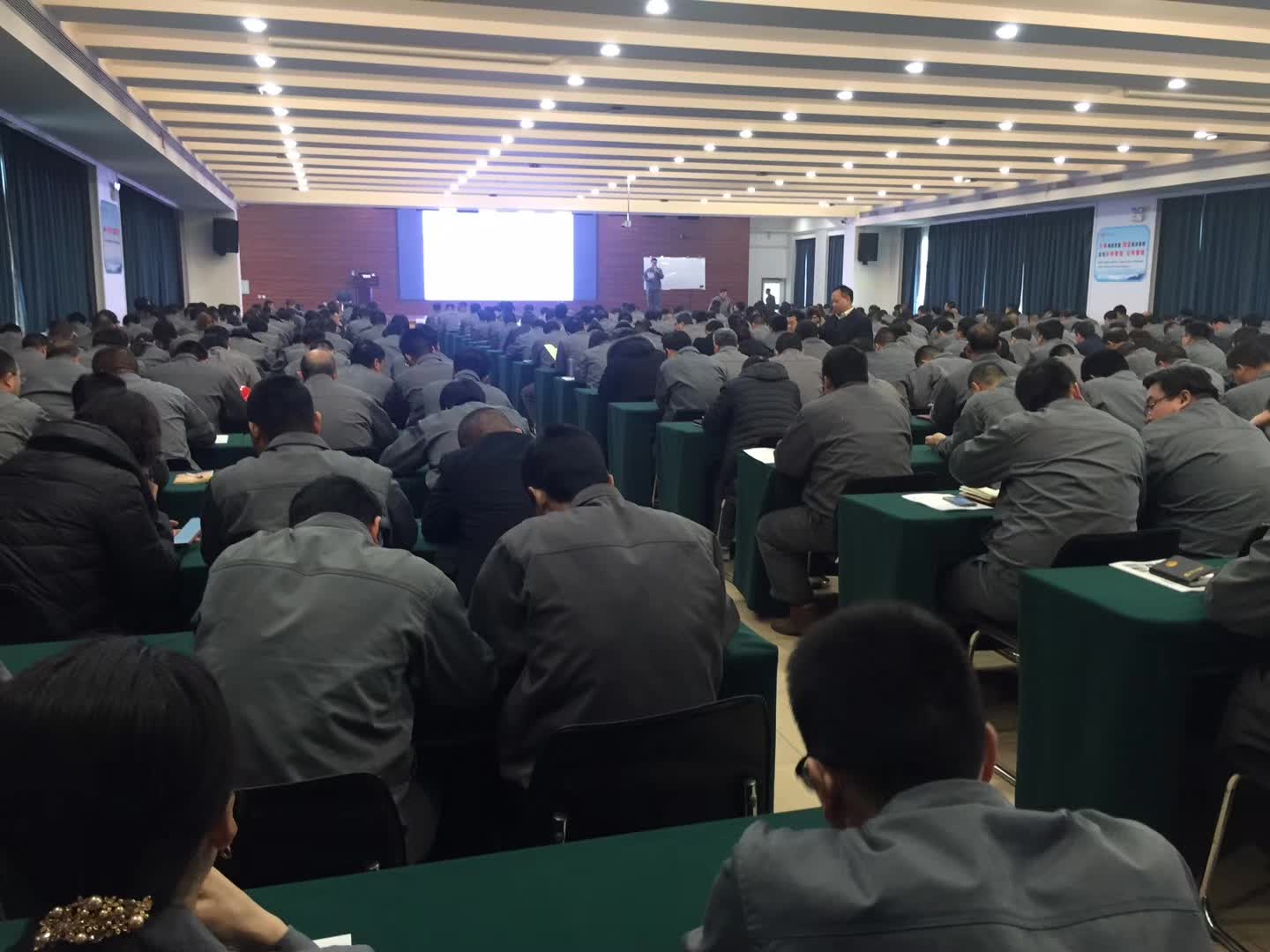 李成林给敬业集团讲传统企业互联网营销转型