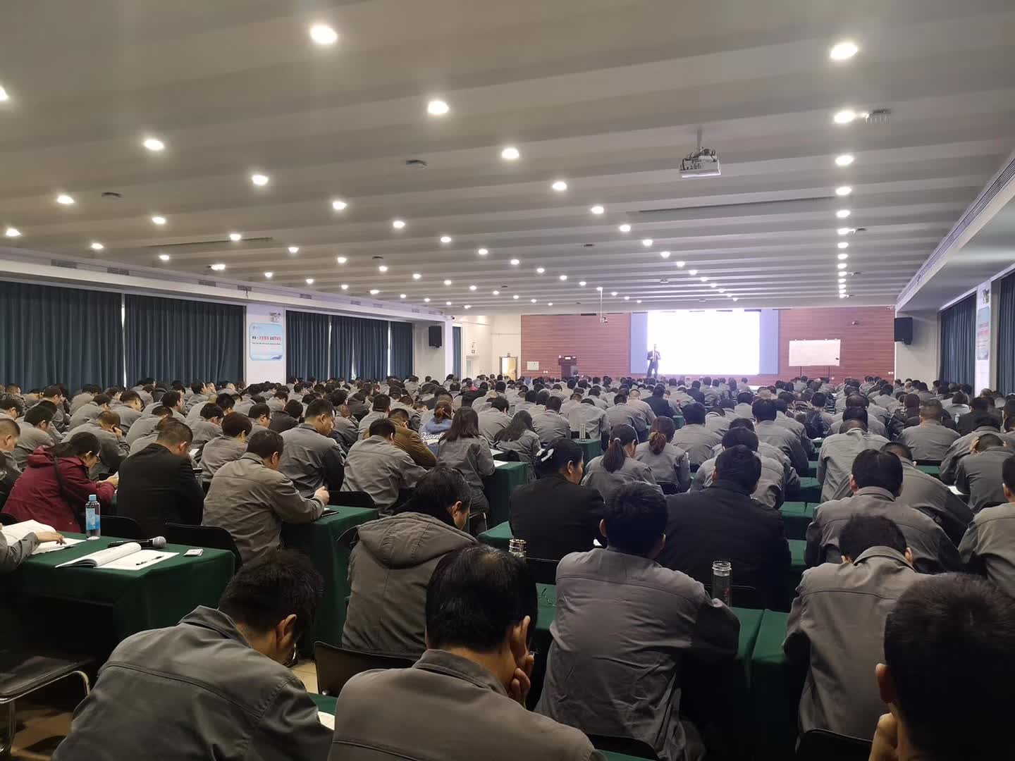 李成林给敬业集团讲传统企业互联网营销转型