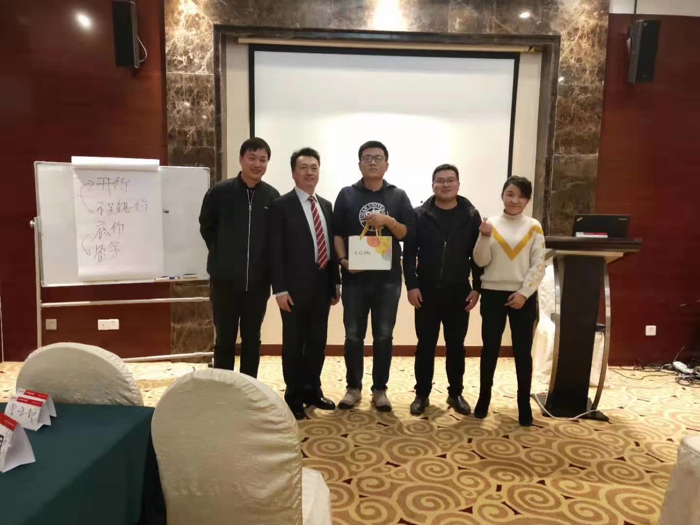 李成林给中科曙光讲《用脑销售》课程