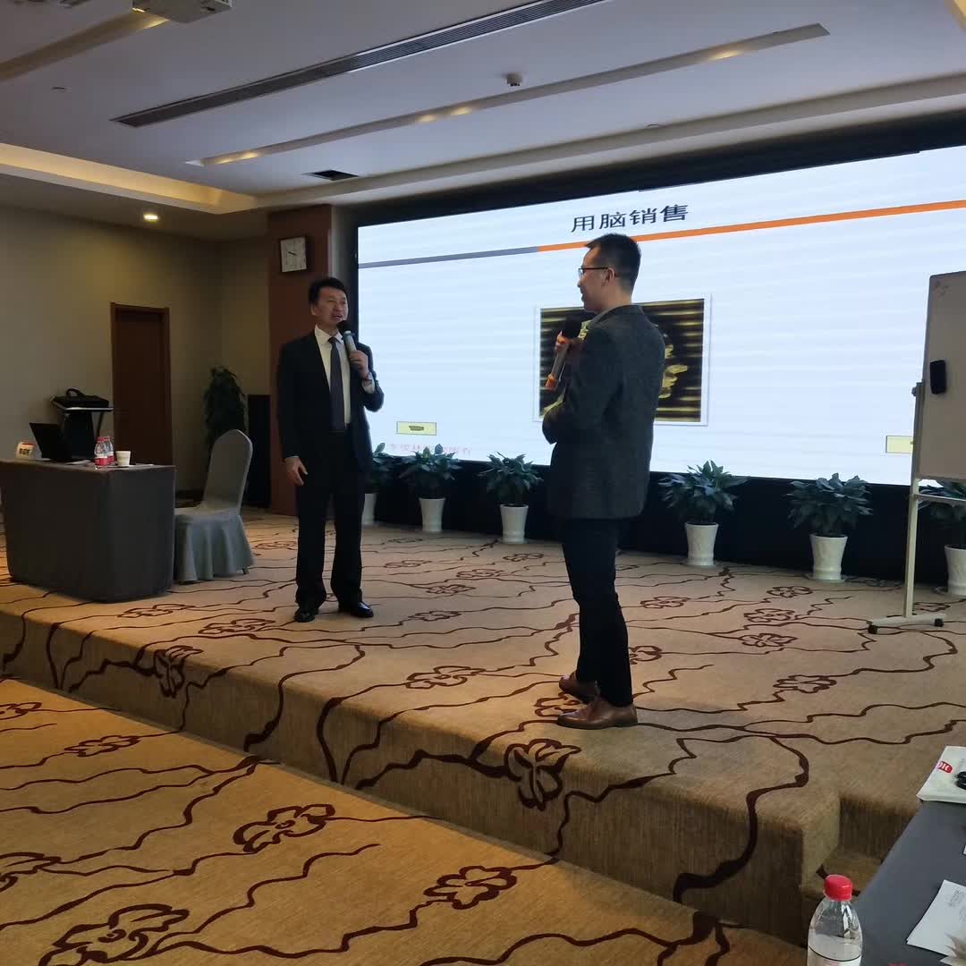 李成林给中科曙光讲第二期《用脑销售》课程