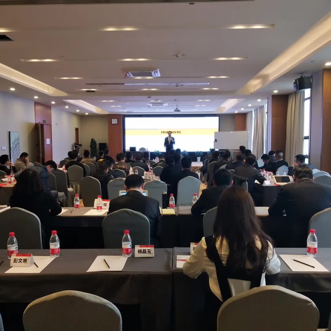 李成林给中科曙光讲第二期《用脑销售》课程