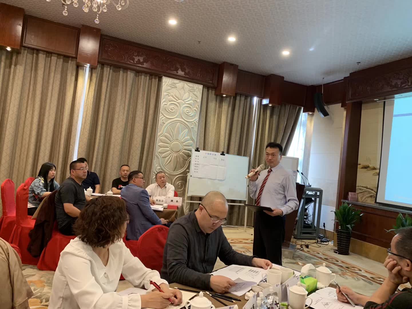 李成林给亲亲食品讲《渠道下沉与创新》课程