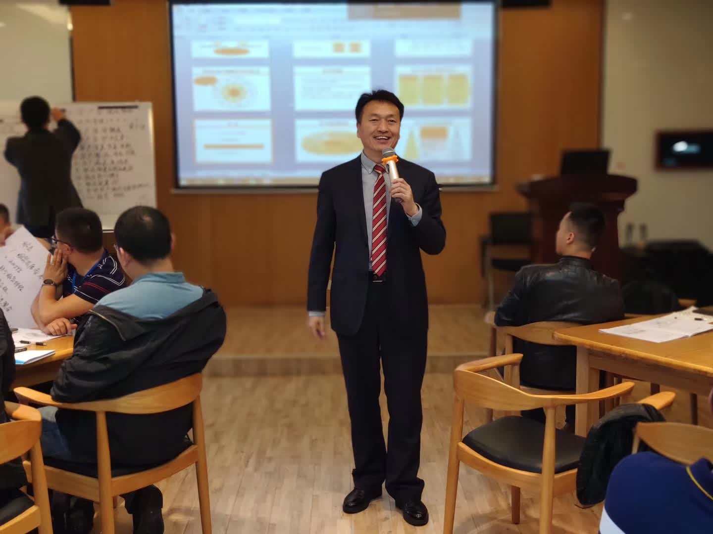 李成林给氢能源龙头企业-厚普股份讲《创新营销