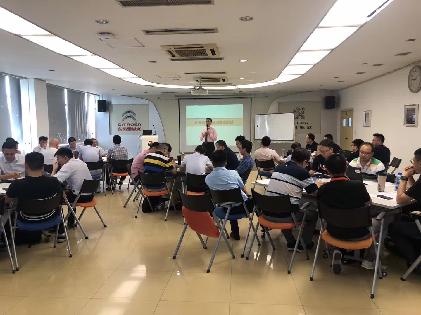 李成林给东风汽车集团讲创新营销与生意规划