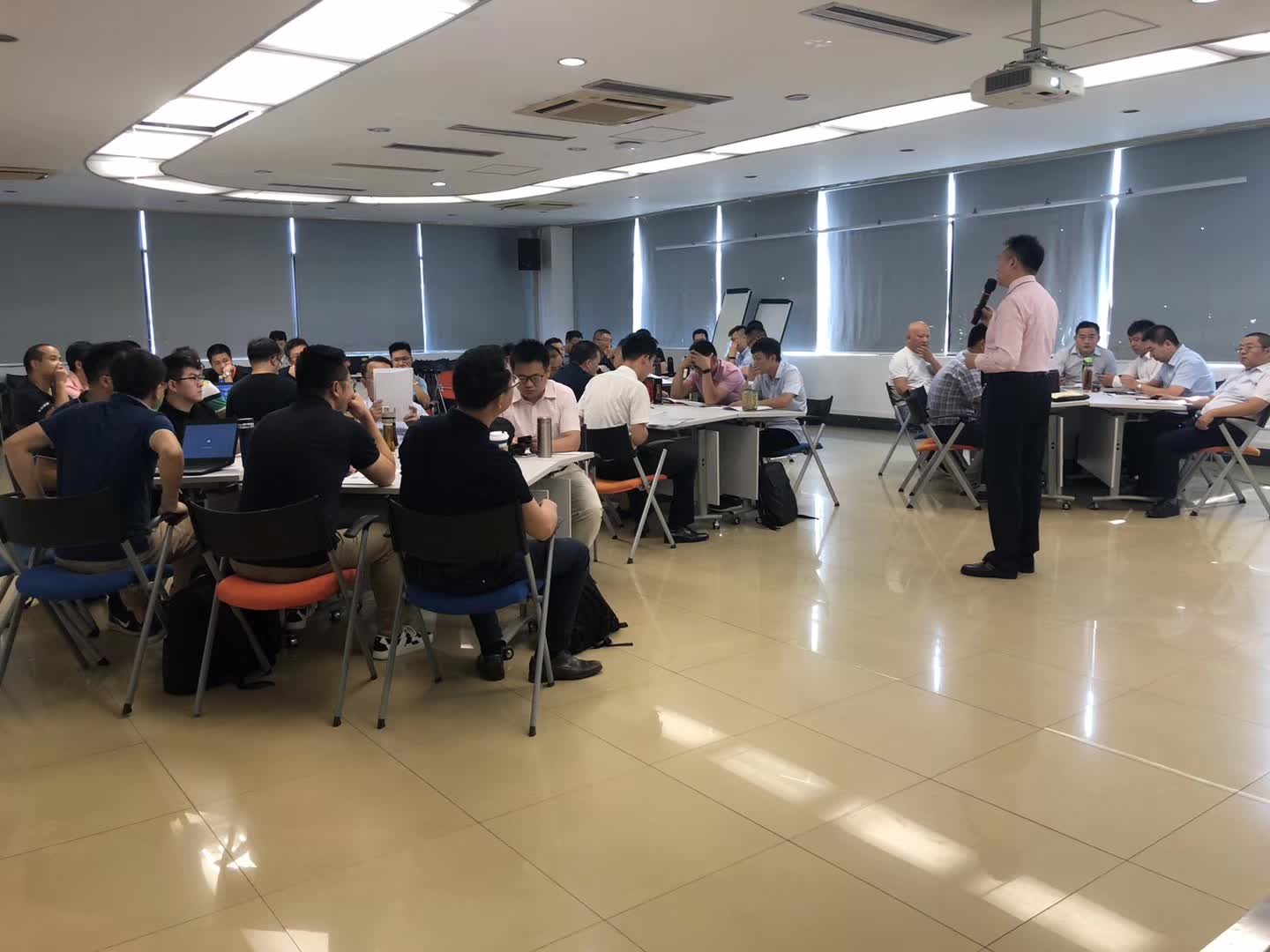 李成林给东风汽车集团讲创新营销与生意规划