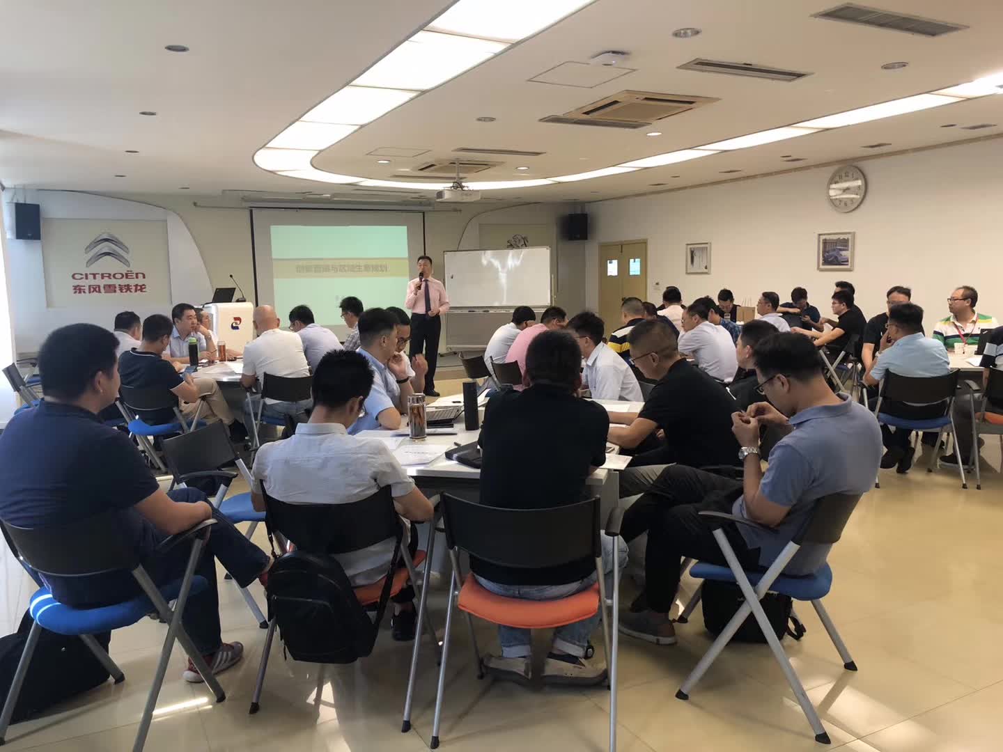 李成林给东风汽车集团讲创新营销与生意规划