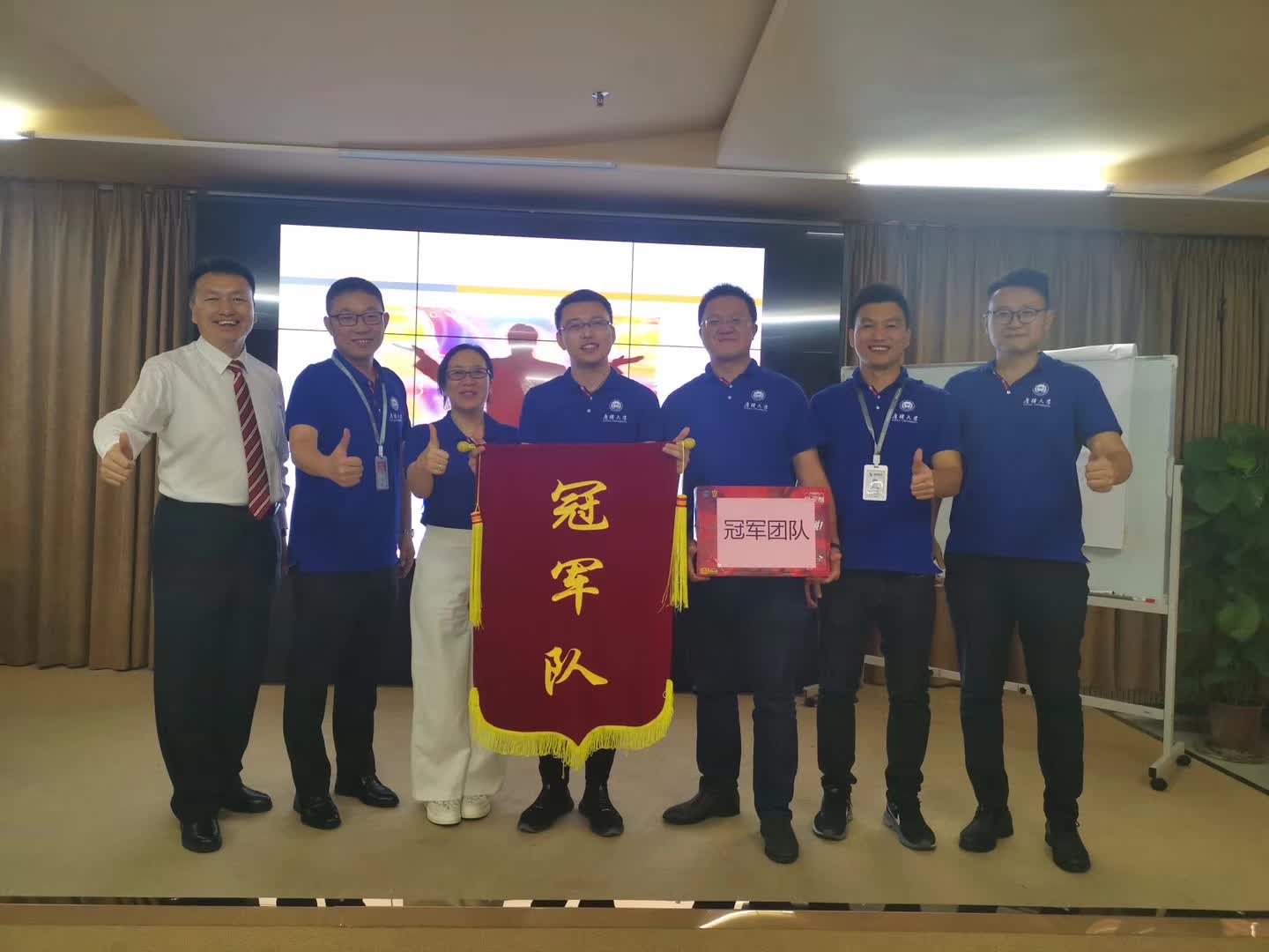 李成林给鹰牌陶瓷讲《新趋势新营销》课程