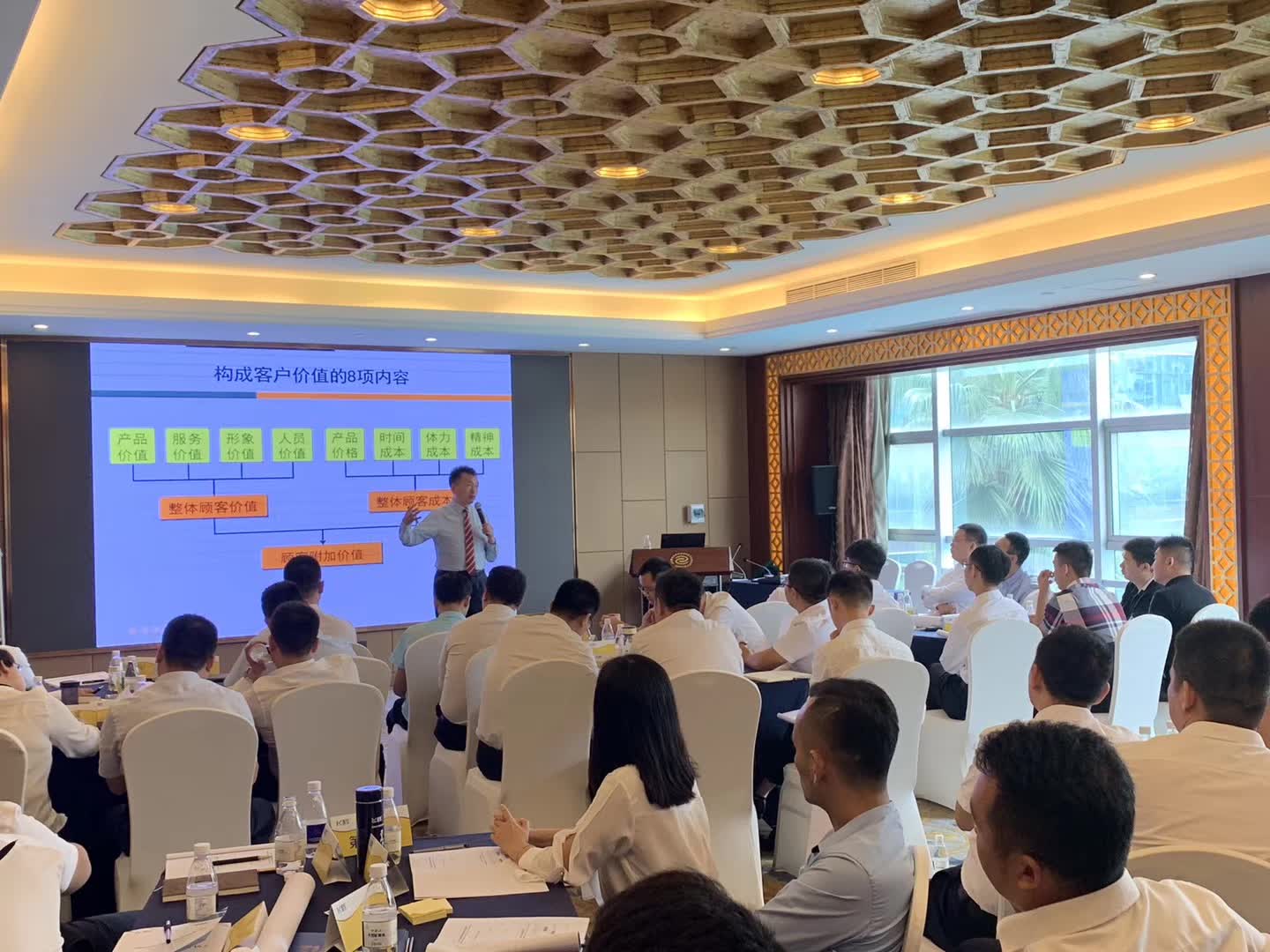 李成林给飞鹤乳业讲《新趋势与新营销》课程