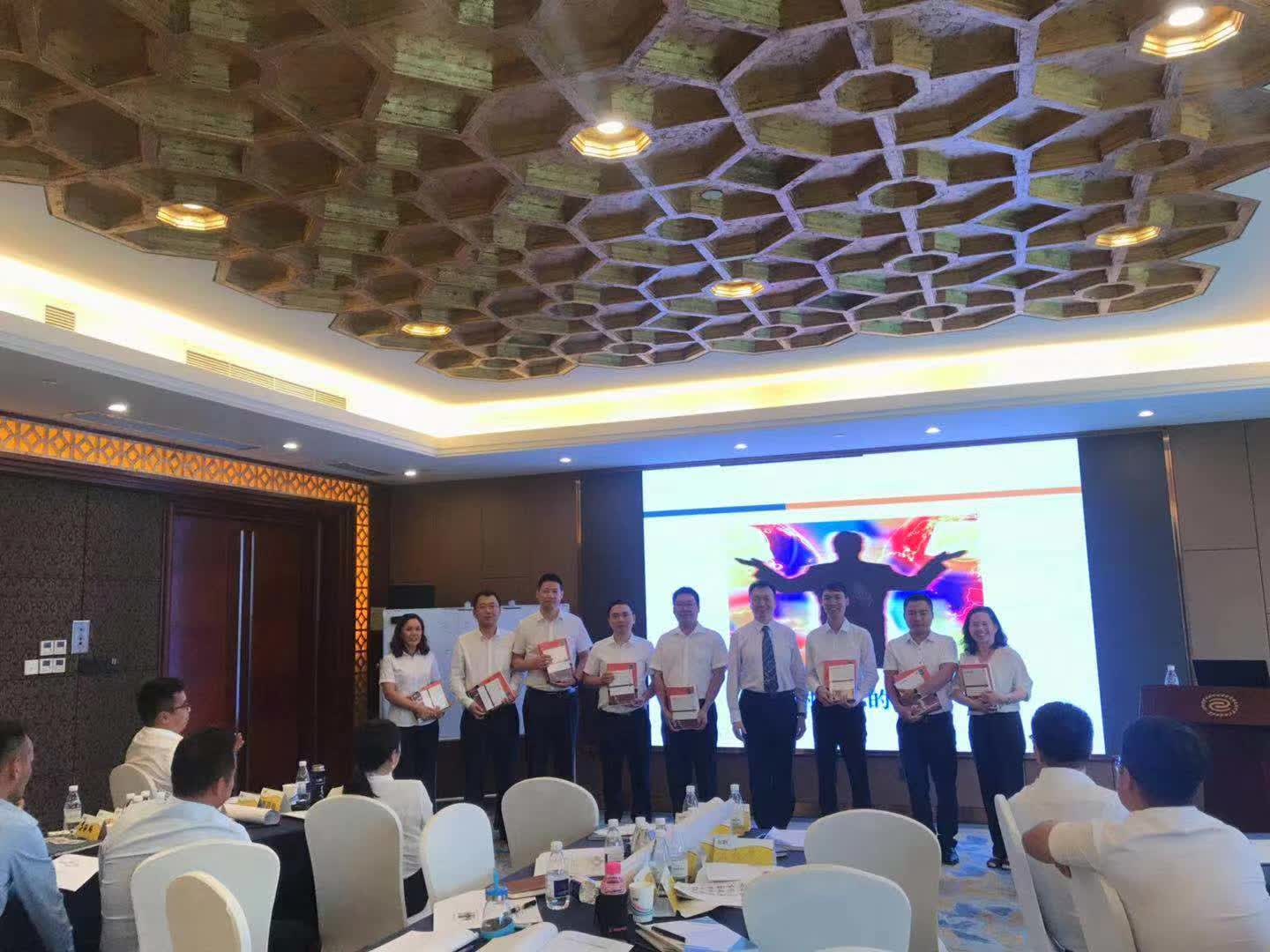 李成林给飞鹤乳业讲《新趋势与新营销》课程