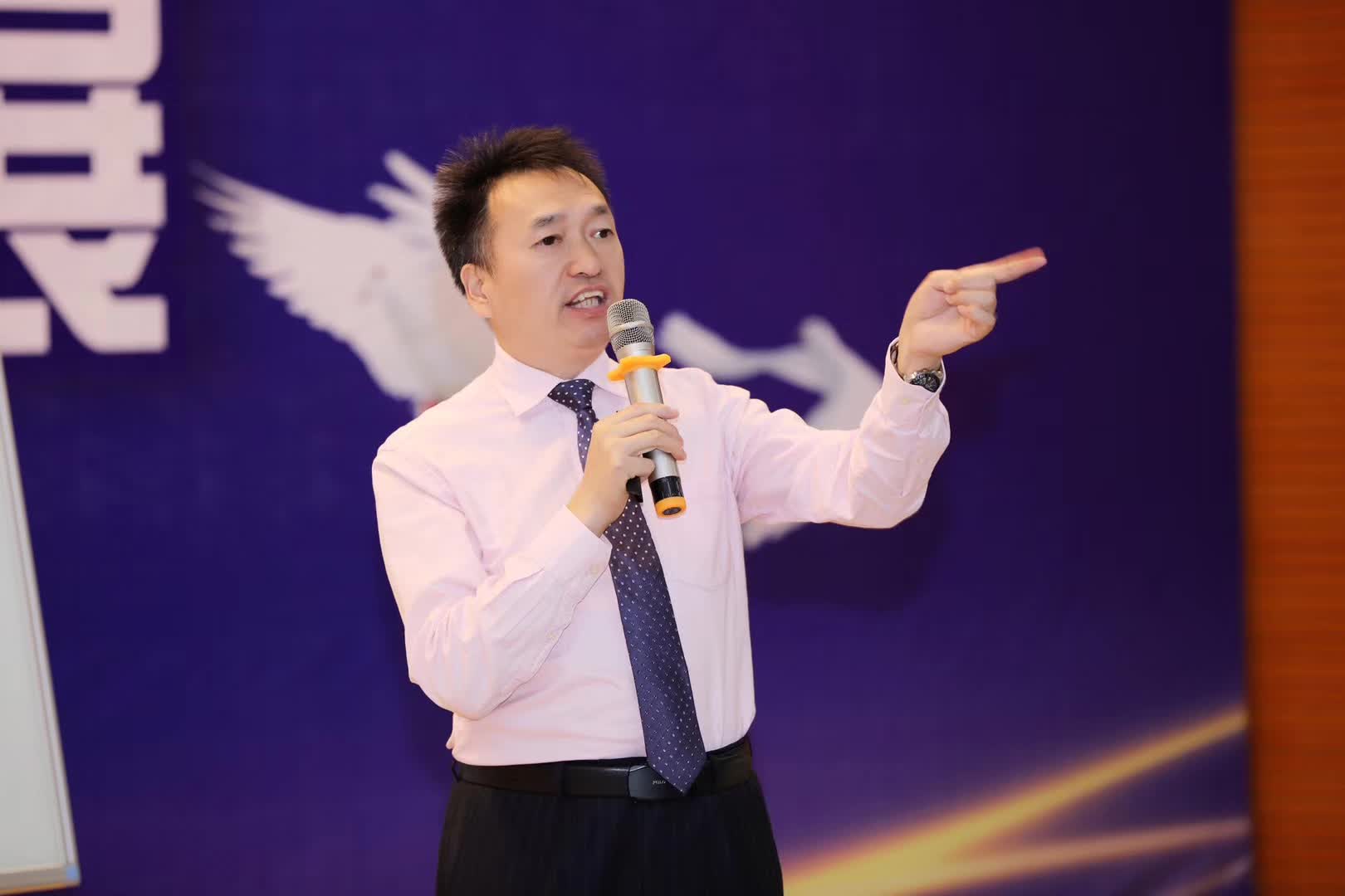 李成林给威胜集团讲大客户营销和应收账款催收