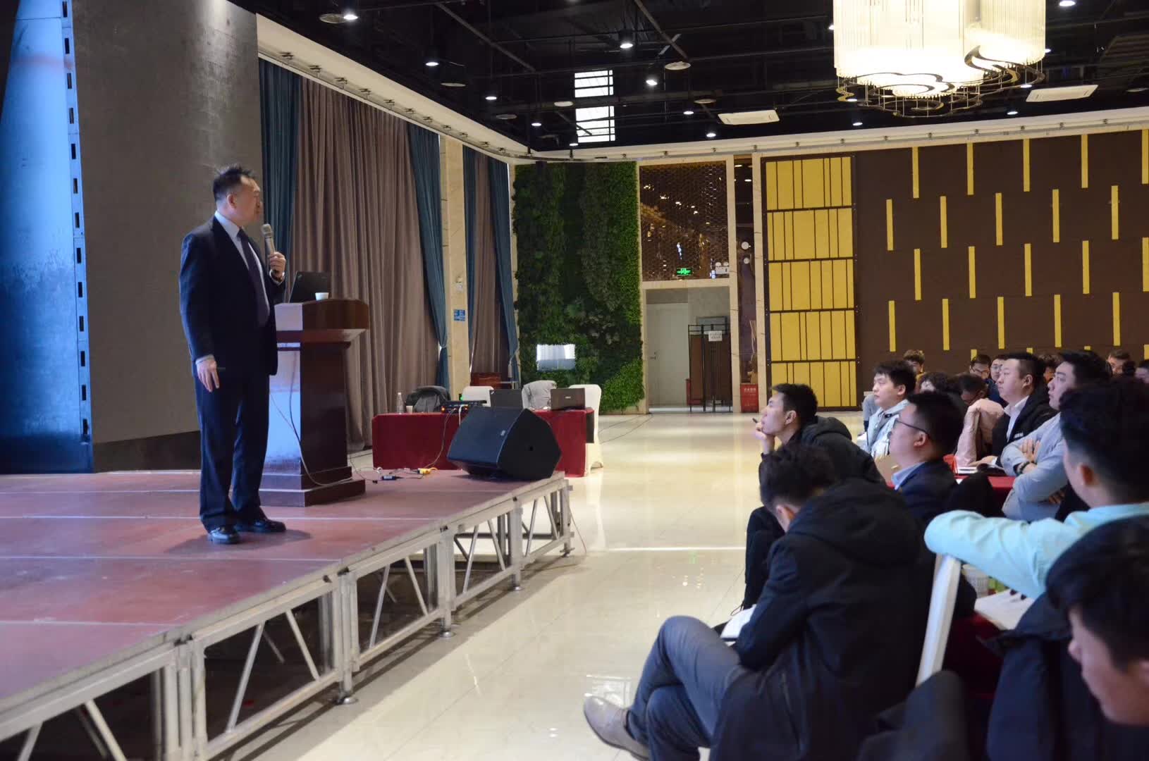 李成林给新疆海智讲《渠道创新》课程