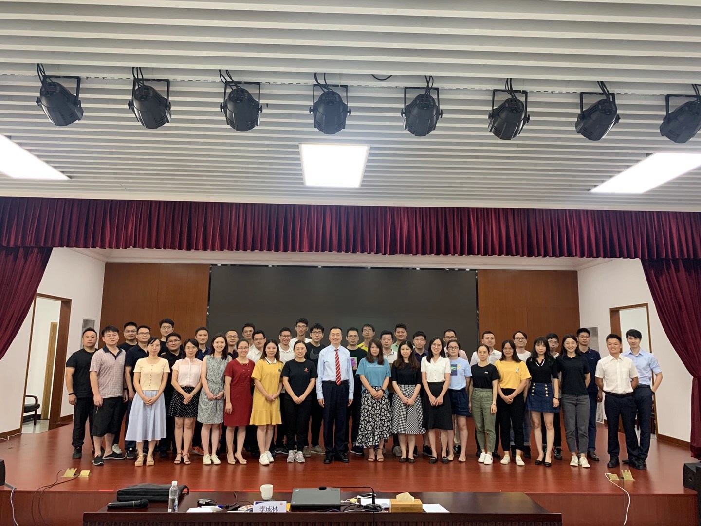 李成林给广东石油讲《新零售》课程