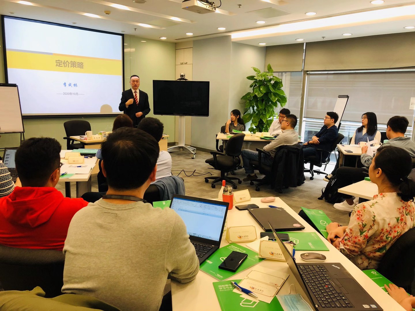 李成林给施耐德讲《定价策略》课程